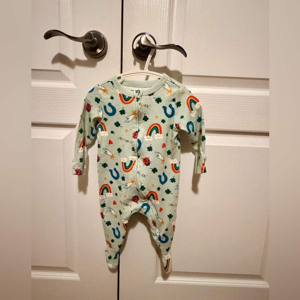 Old Navy Multicolor Rainbow, four leaf clover and Horseshoe Footie